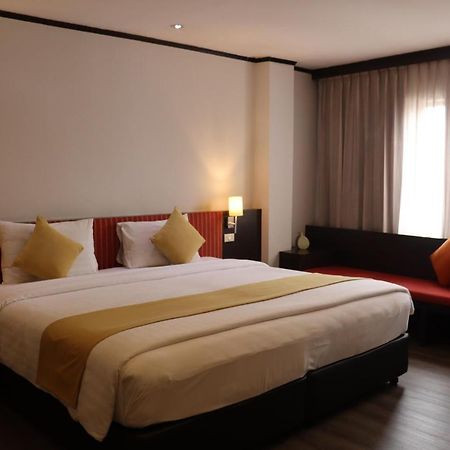 Bossotel Bangkok Exterior photo