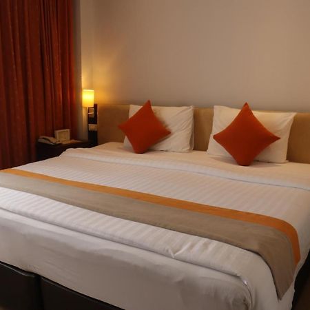 Bossotel Bangkok Exterior photo