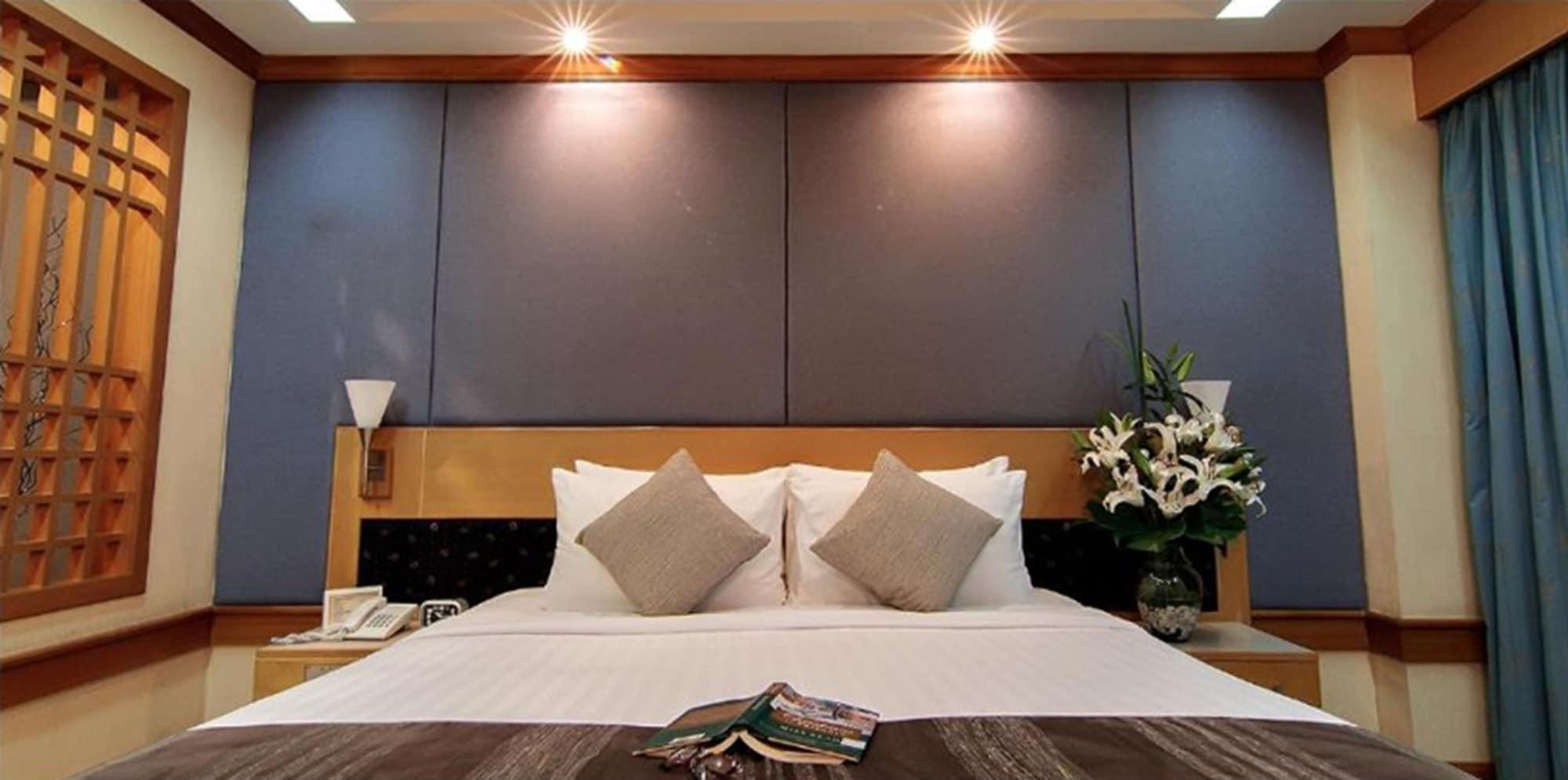 Bossotel Bangkok Exterior photo