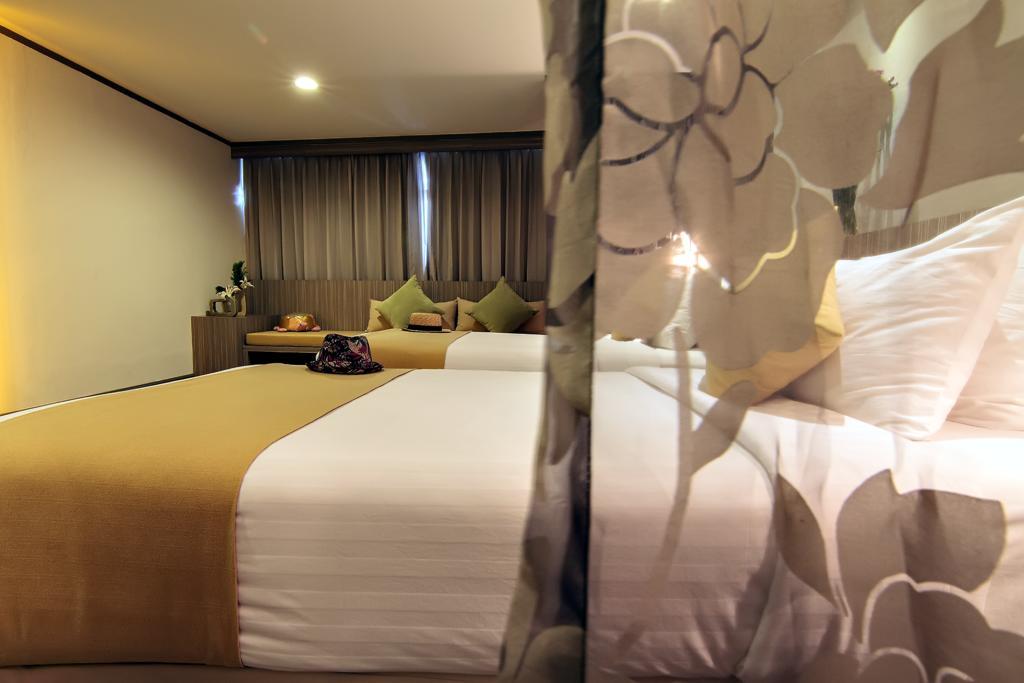 Bossotel Bangkok Exterior photo