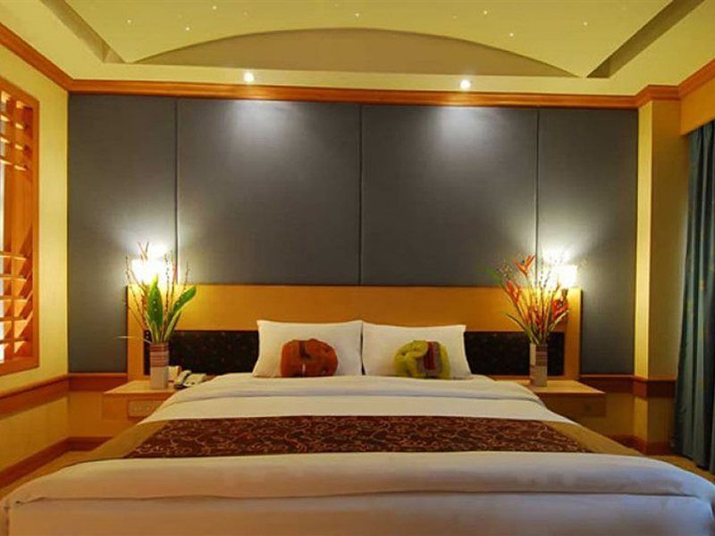 Bossotel Bangkok Exterior photo
