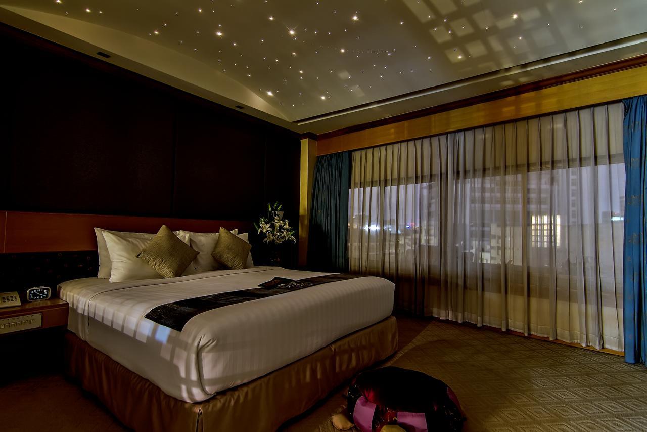 Bossotel Bangkok Exterior photo