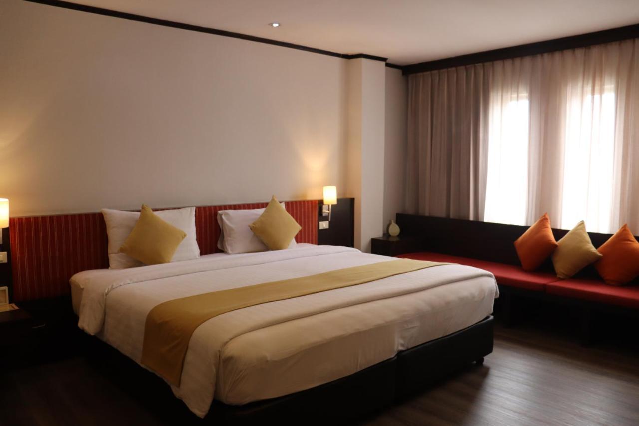 Bossotel Bangkok Exterior photo